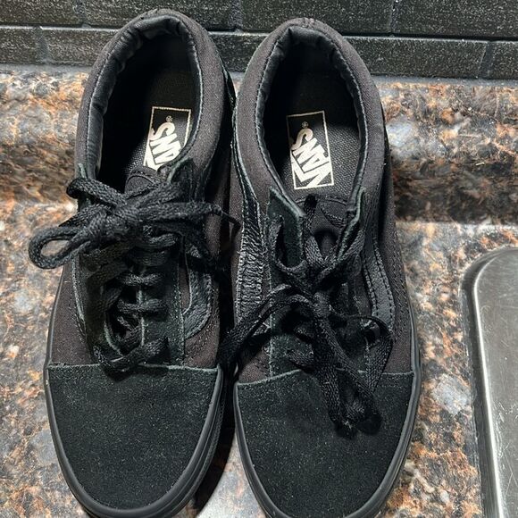 Vans  boys Old Skool Triple Black Suede Sneaker size 3 - Picture 2 of 9